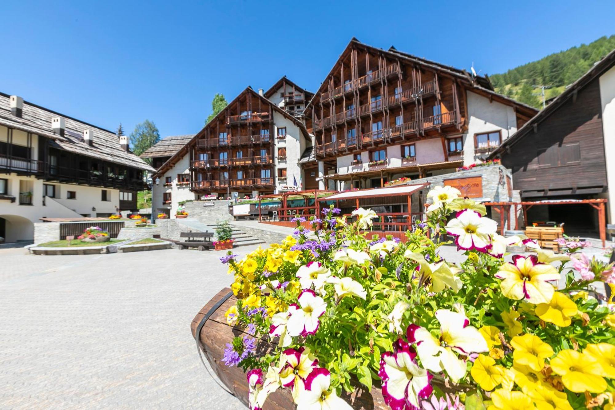 Grange Hike & Ski Sestriere Apartments ภายนอก รูปภาพ